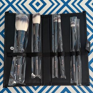 Crown Black and White Brush Collection